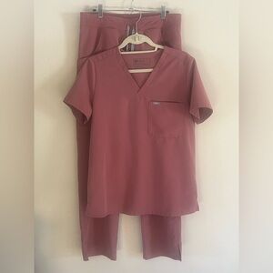 Figs Women's Dusty Rose Scrub Set Medium